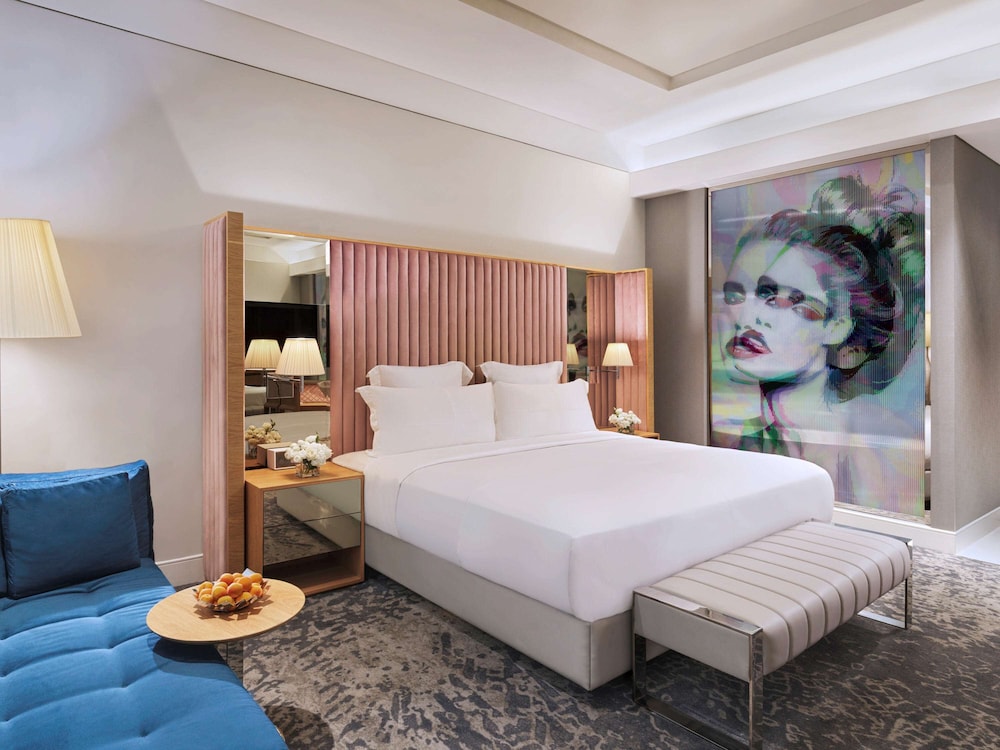 SLS Dubai Hotel and Residences 12/75