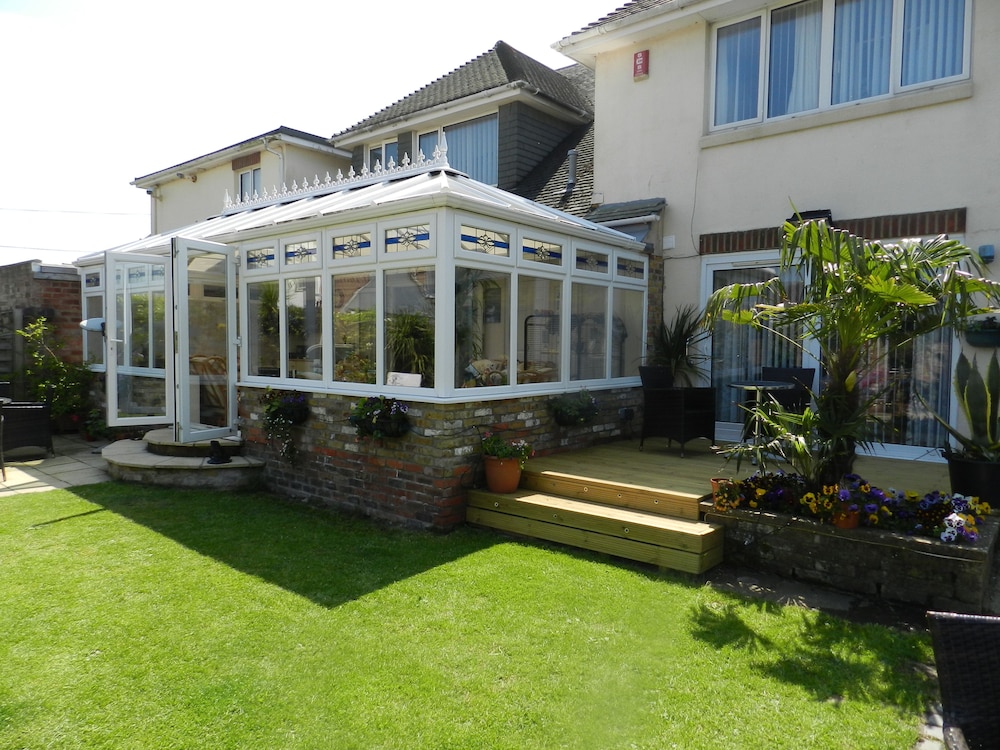 Watersedge Guest House 35/43