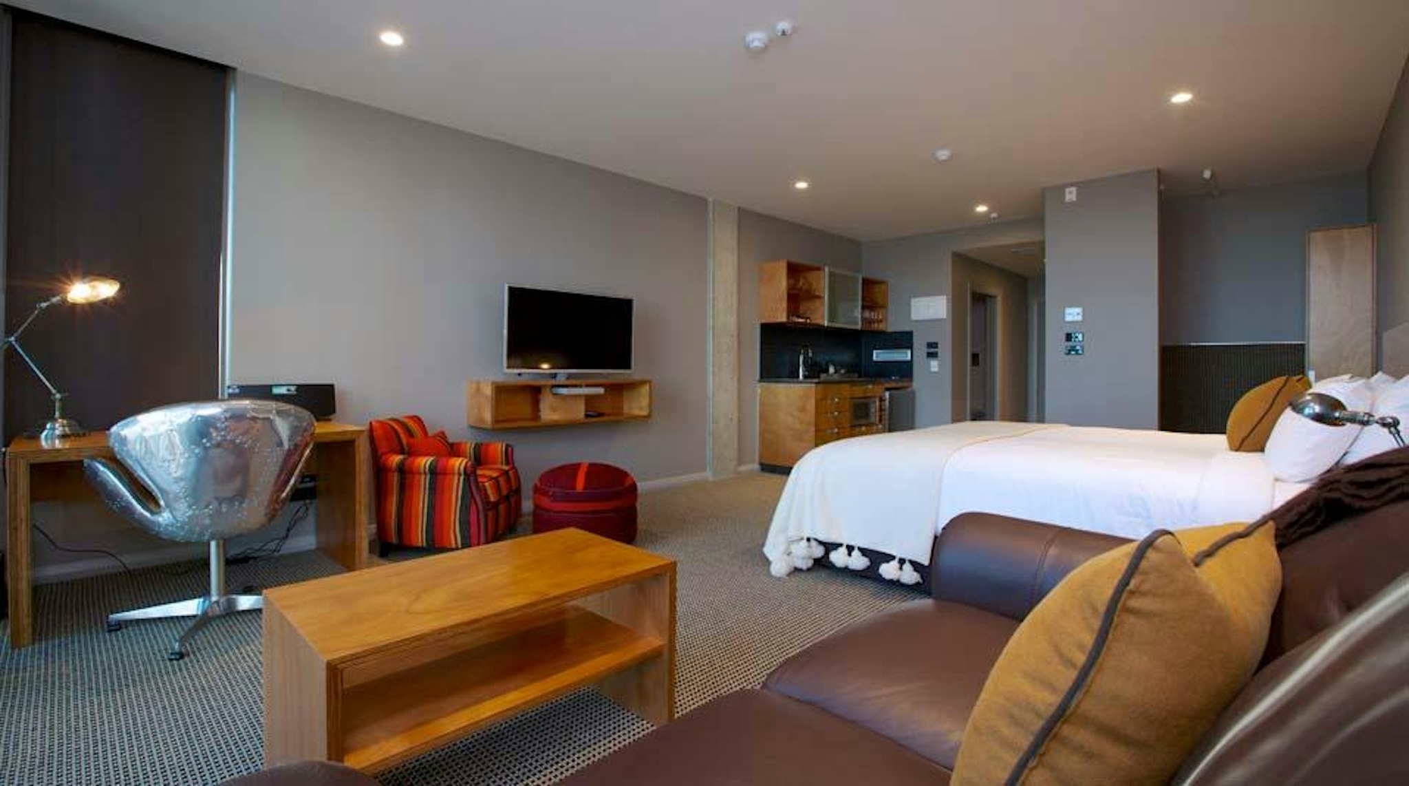 King and Queen Hotel Suites 12/18