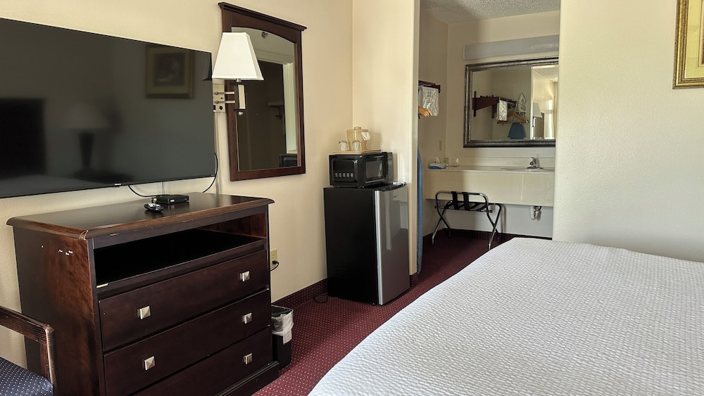 Carom Inn a Travelodge by Wyndham Denham Springs/Baton Rouge 12/33
