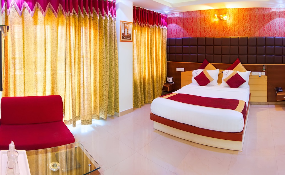 AISHWARYA RESIDENCY 15/70