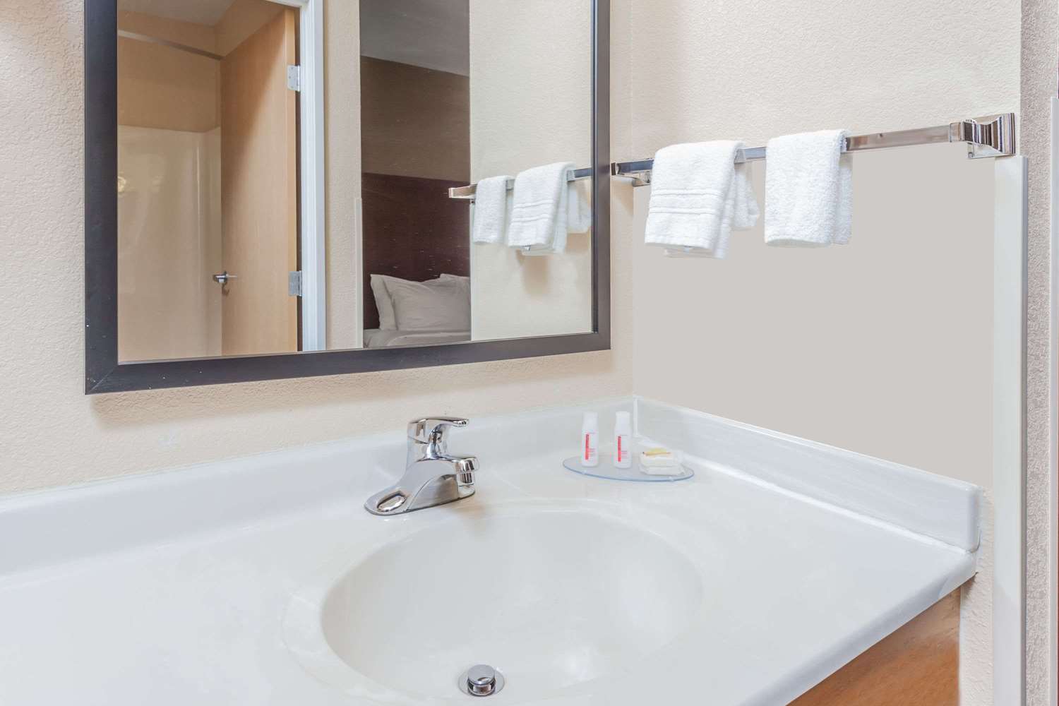 Days Inn by Wyndham Imlay City 43/48