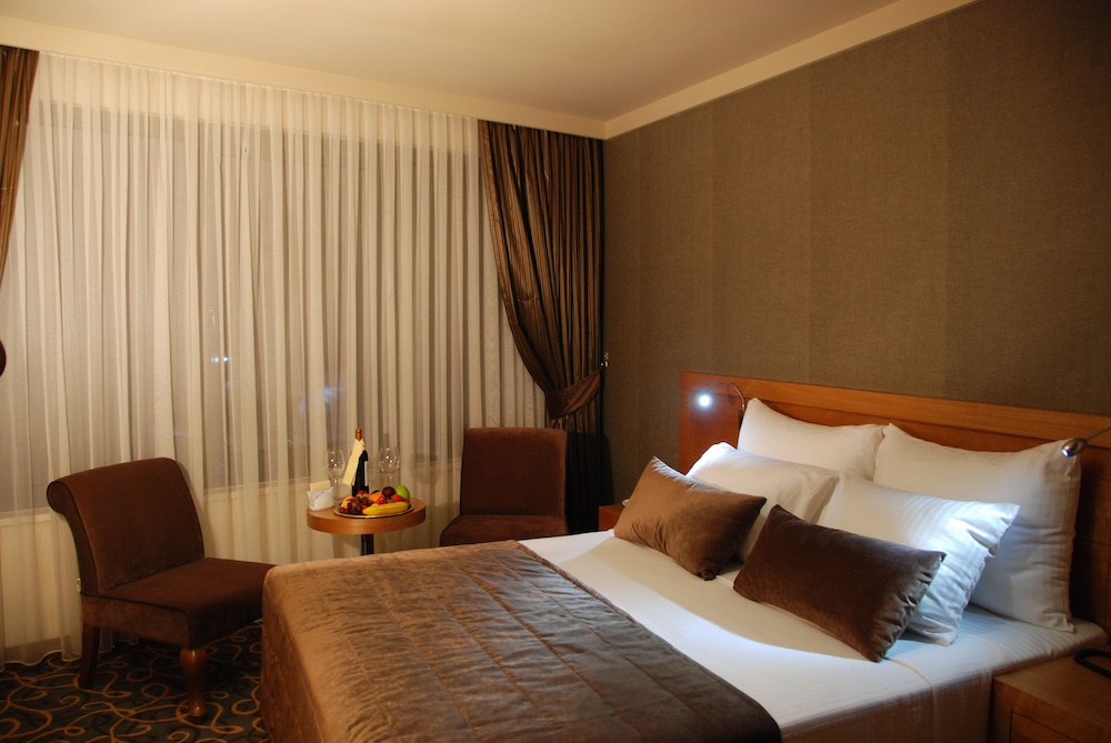 Volley Hotel Izmir 11/63