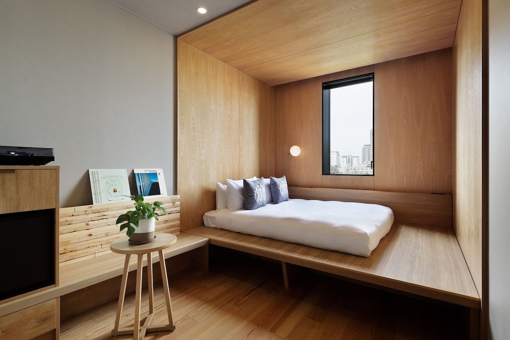 SUPERIOR, DOUBLE BED, PARK VIEW, CABIN FLOOR