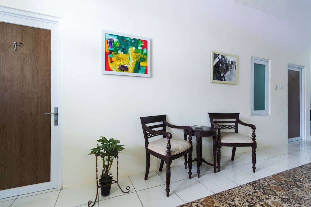 OYO 2975 House Of Mahira Syariah 13/19