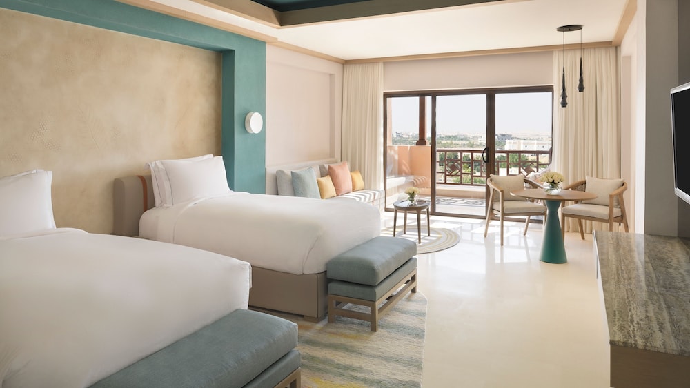 Club, Premium, Twin Beds, North Wing