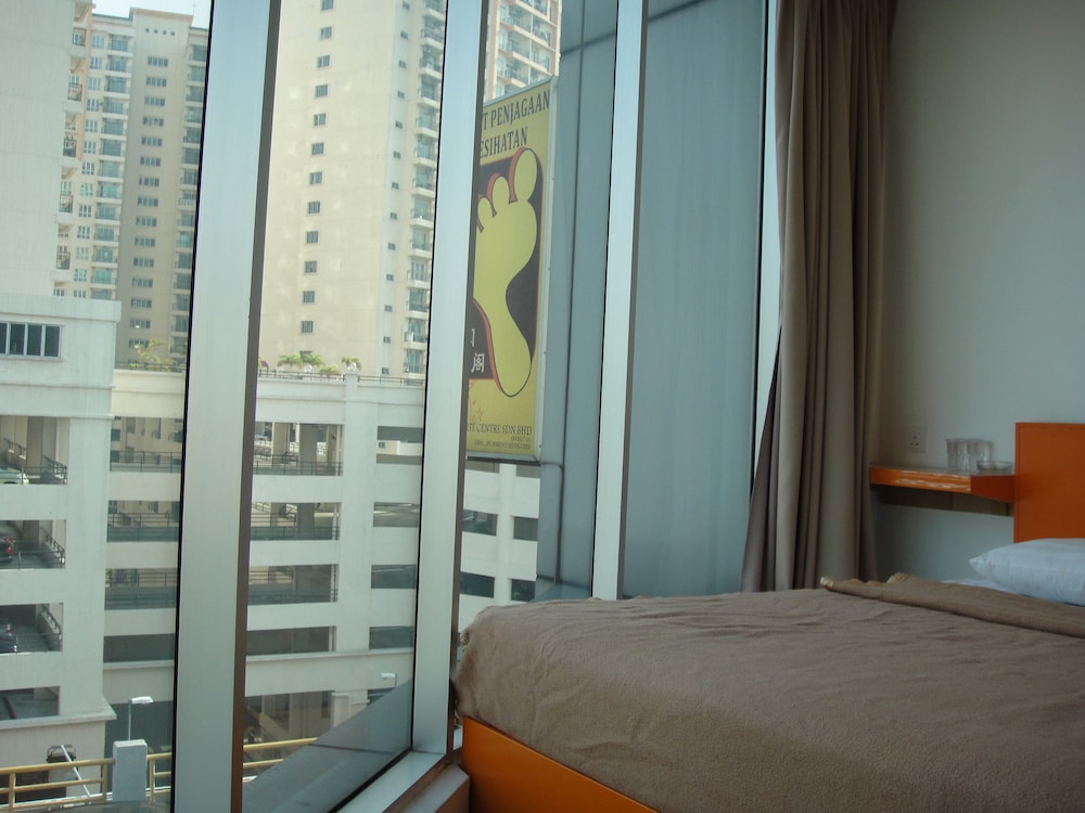 1 HOTEL KUCHAI LAMA 38/49
