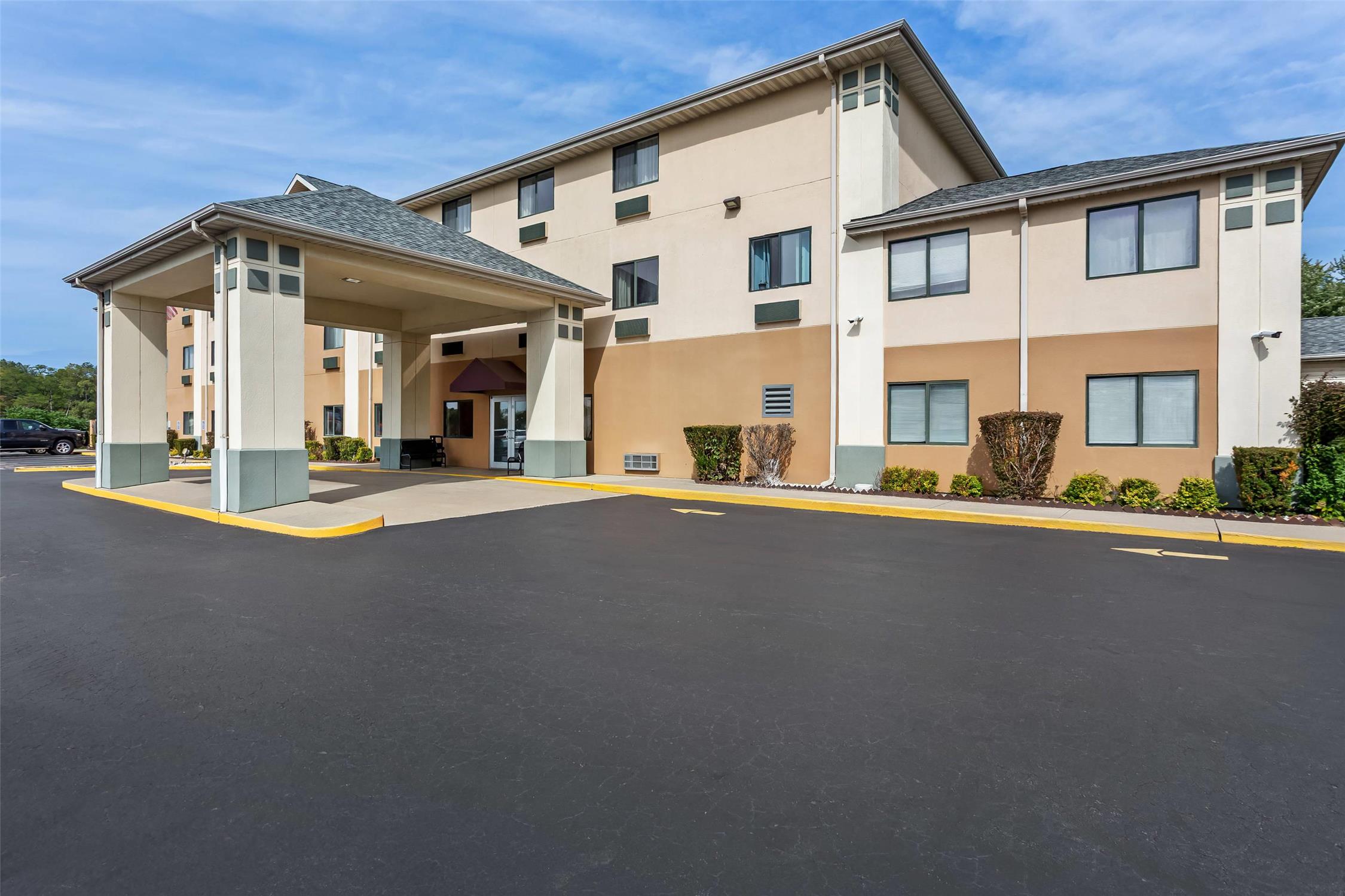 Quality Inn Sawyer, MI 33/35