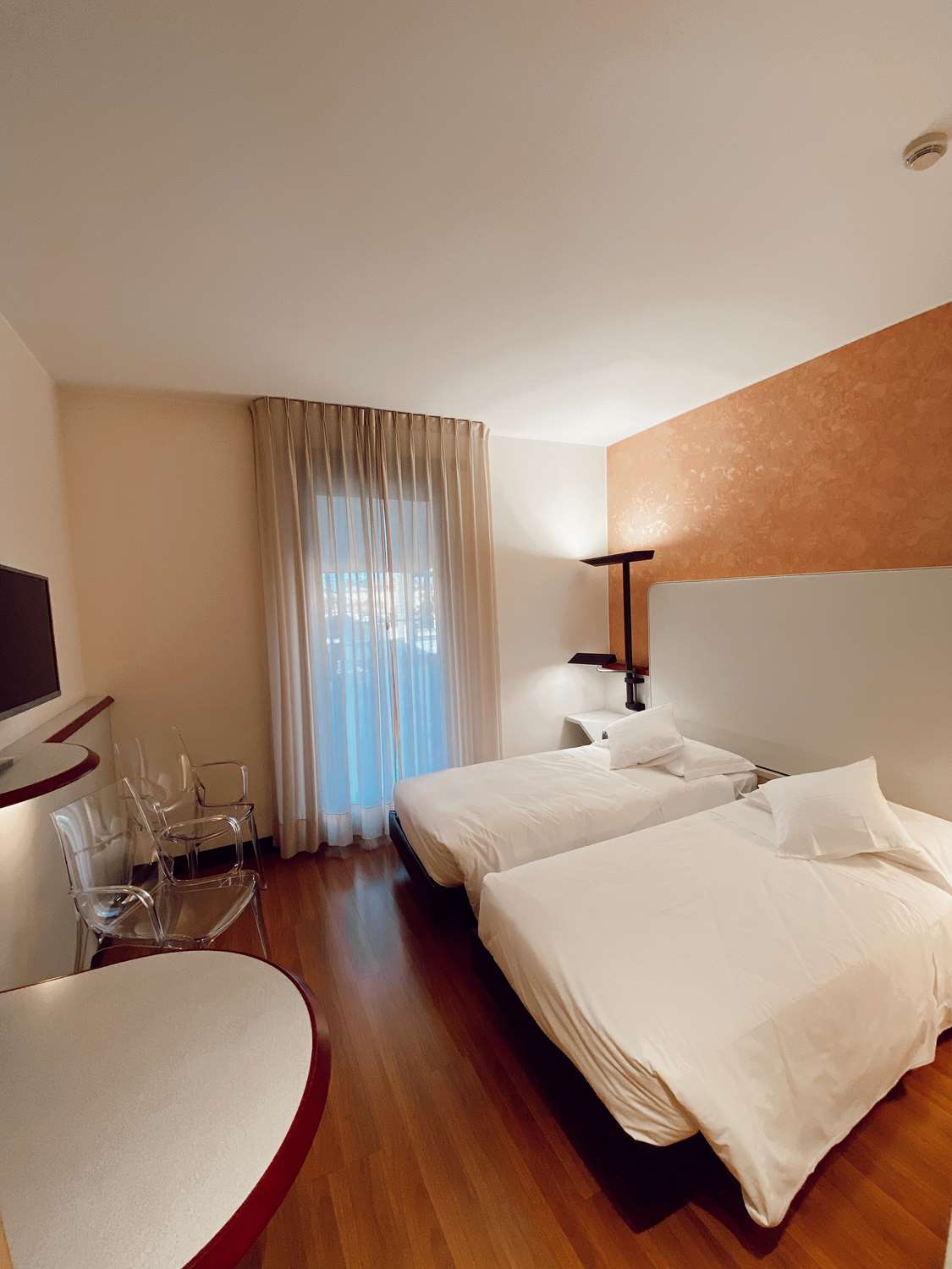 Connecting, King and Twin Beds, 2 Bathrooms