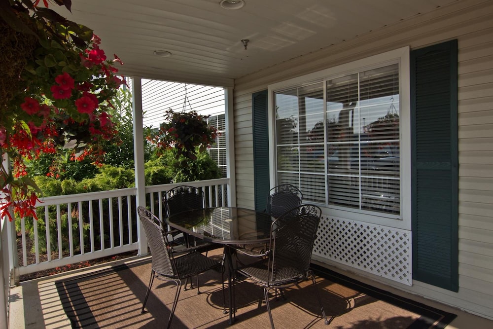 Coshocton Village Inn and Suites 33/68