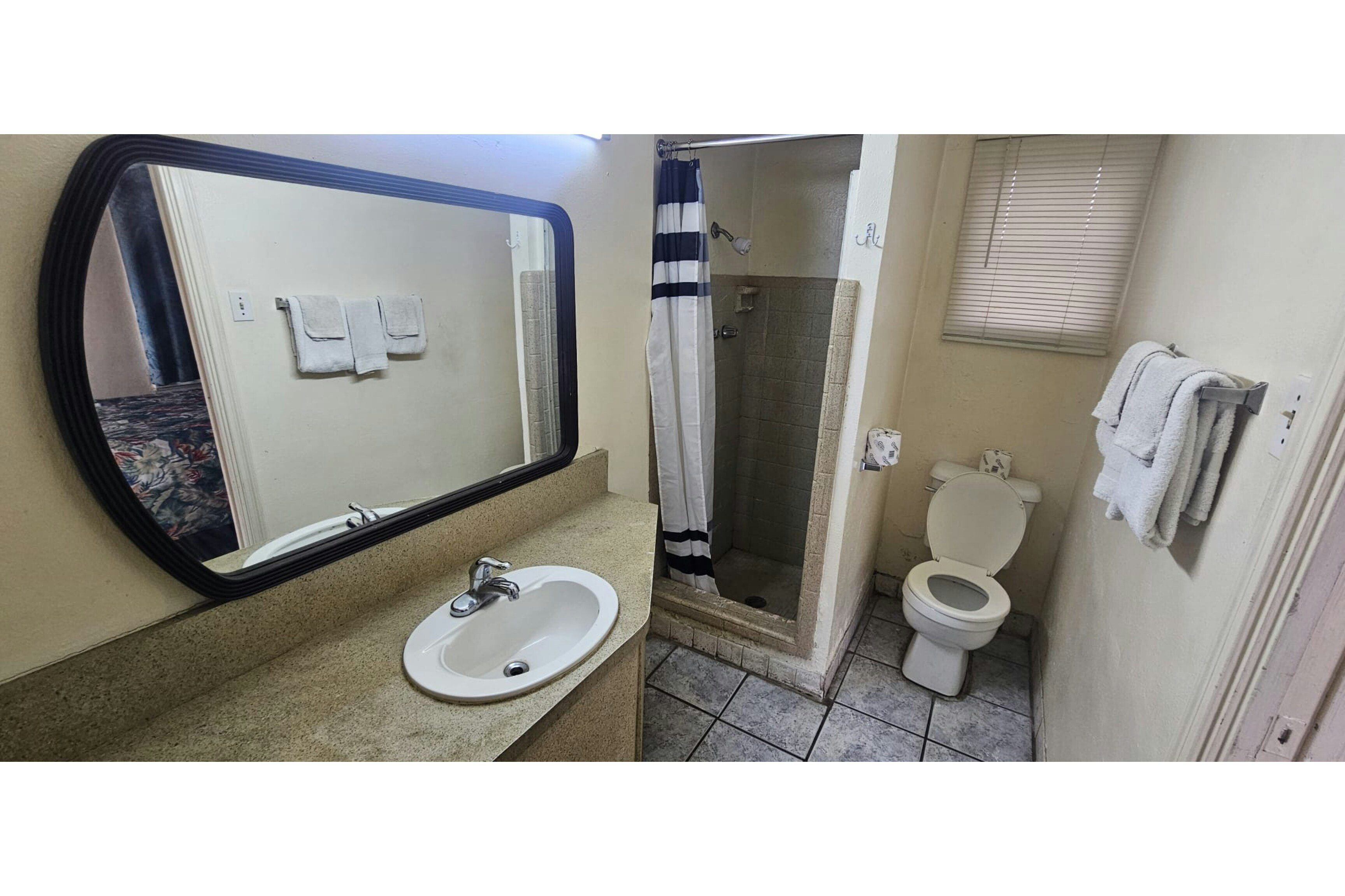 King Bed with Kitchenette Non-Smoking