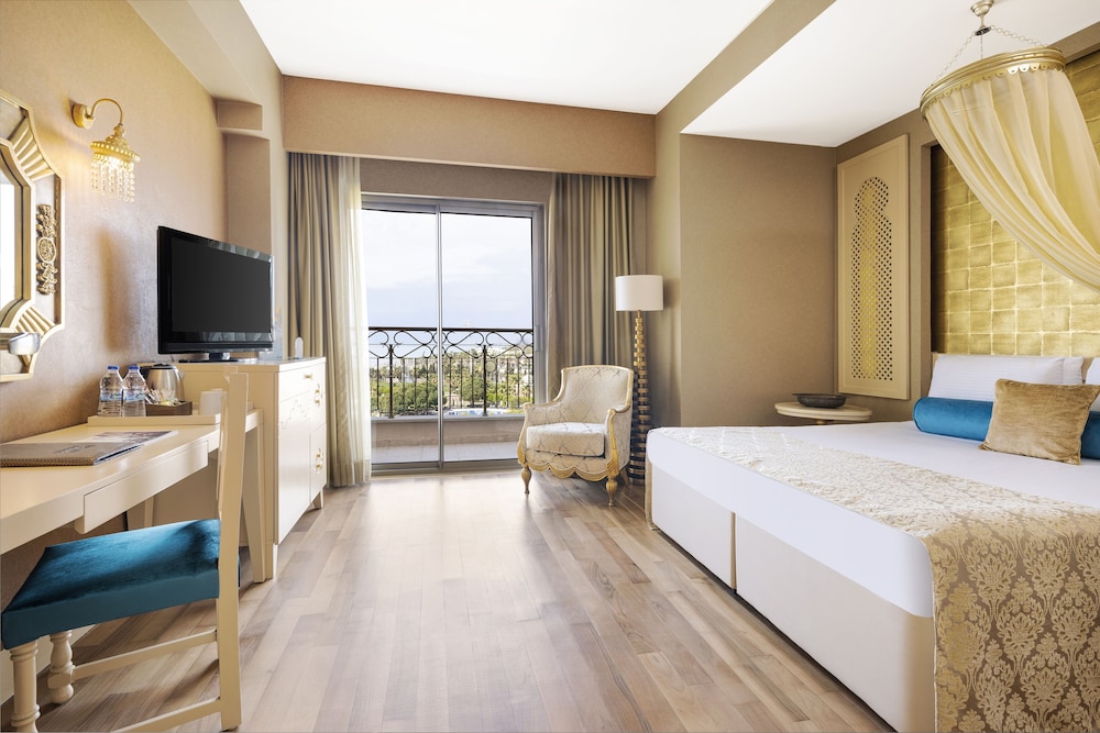 SUITE ROOM