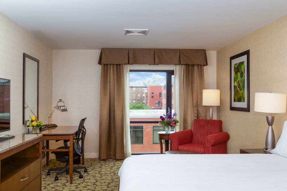 Hilton Garden Inn Burlington Downtown 45/73