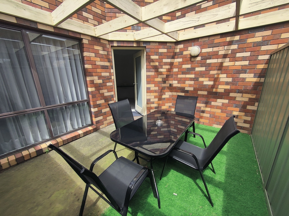 Belvoir Village Motel Apartments 39/57