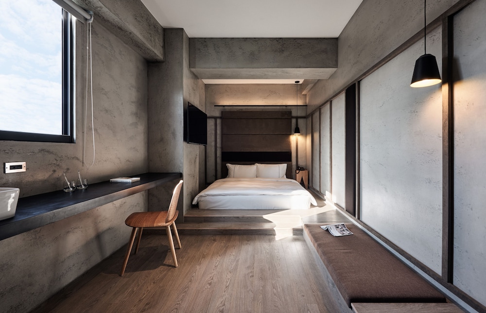ROOM, KING BED