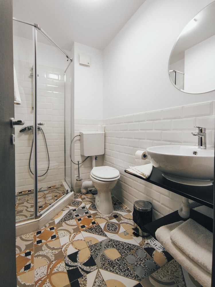 Hotel Graffiti 16/55