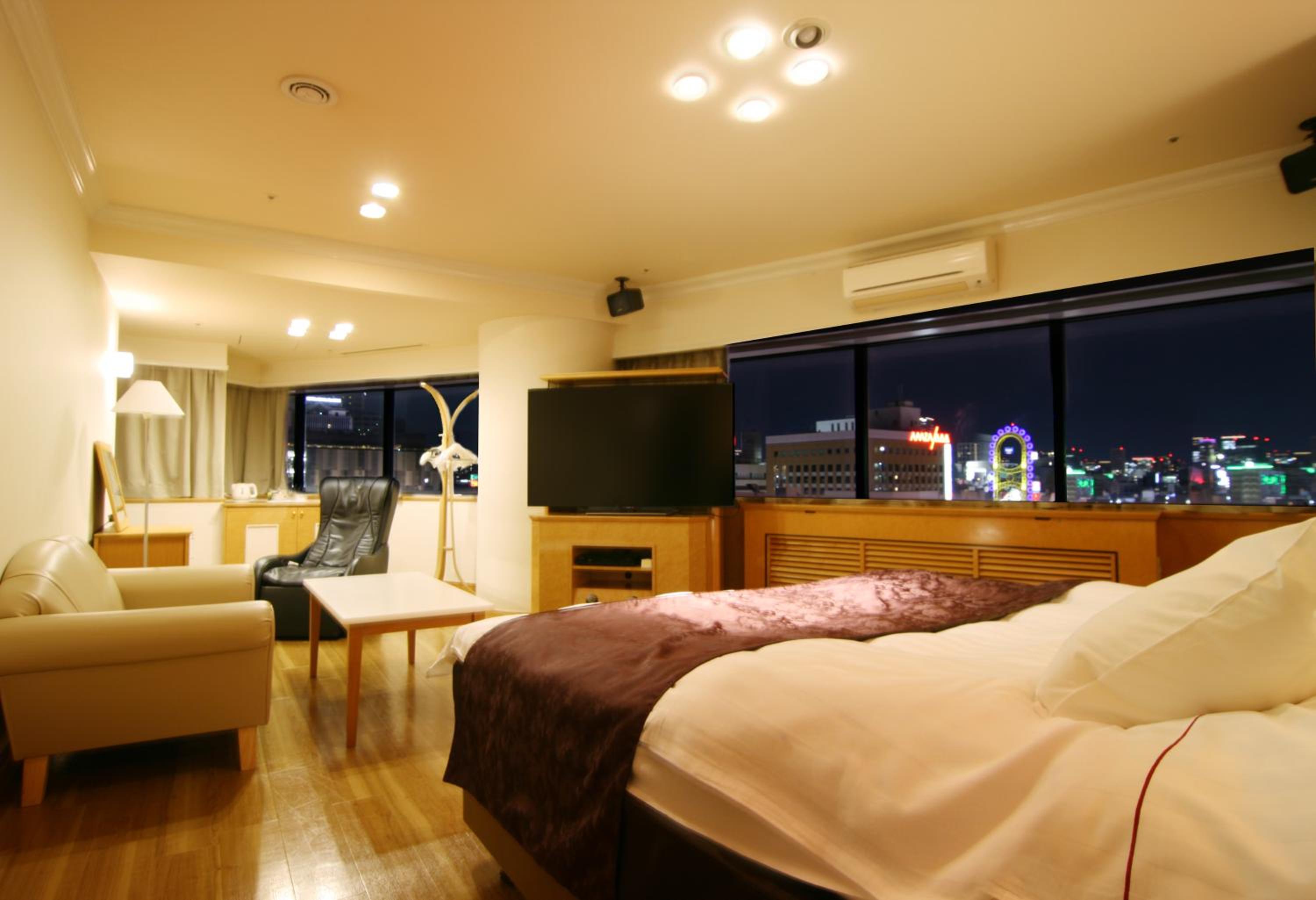 Deluxe, Double Bed