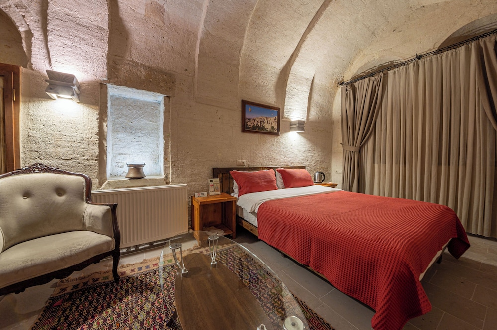Kapalos Cave Hotel 8/47