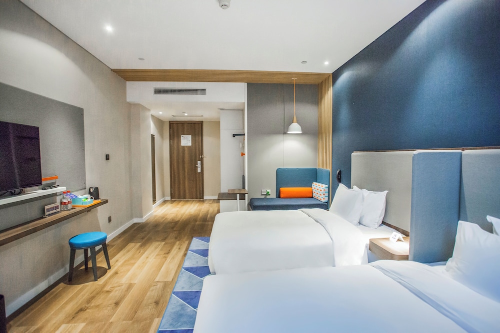 Standard, Twin Beds, River View