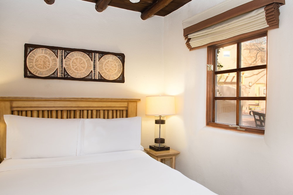 2 Bedrooms, Suite, King Bed