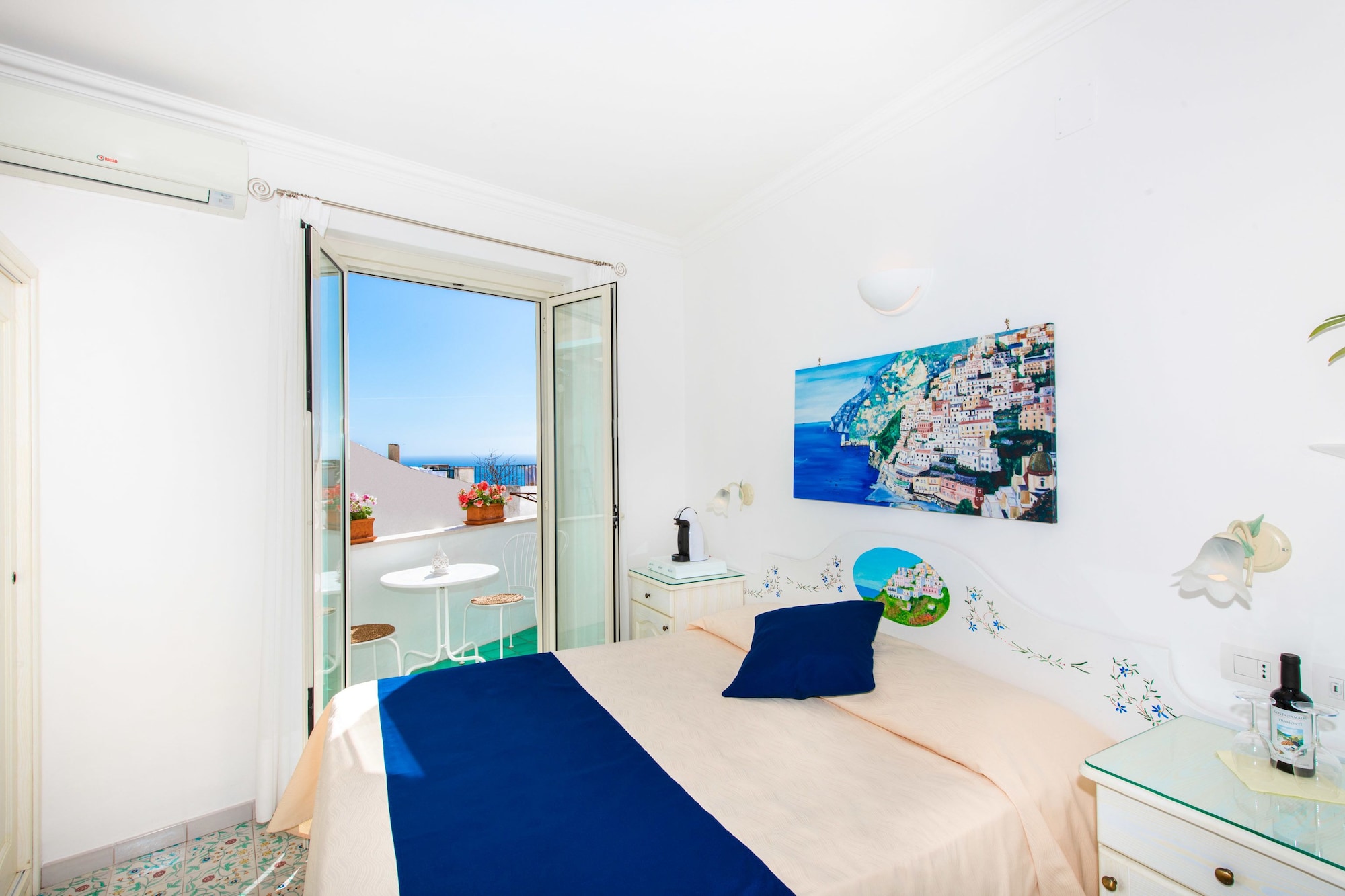 STANDARD, DOUBLE BED, PARTIAL SEA VIEW