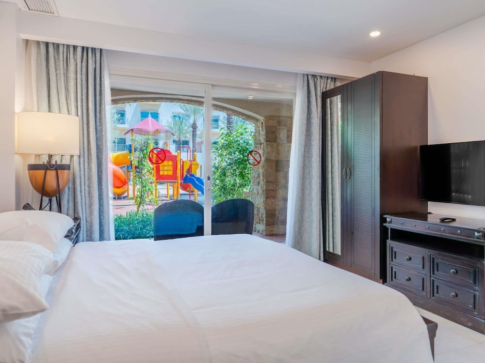2 Bedrooms, 2 Double Beds, Pool Access، Movenpick Hotel & Resort Al Bidaa 5/10