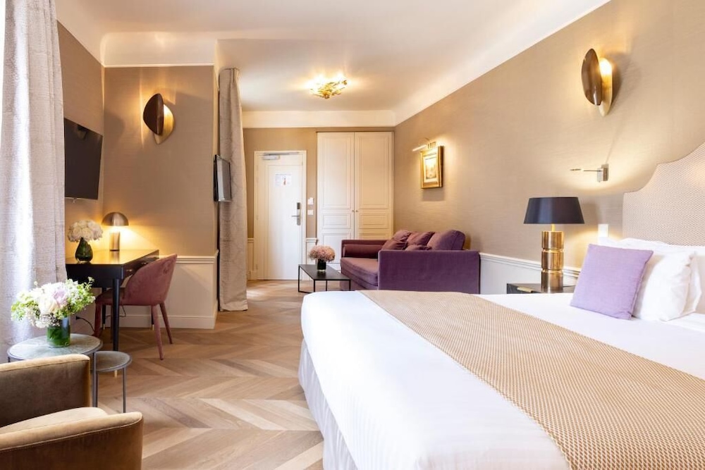 Deluxe, Suite, Double Bed, Sofa