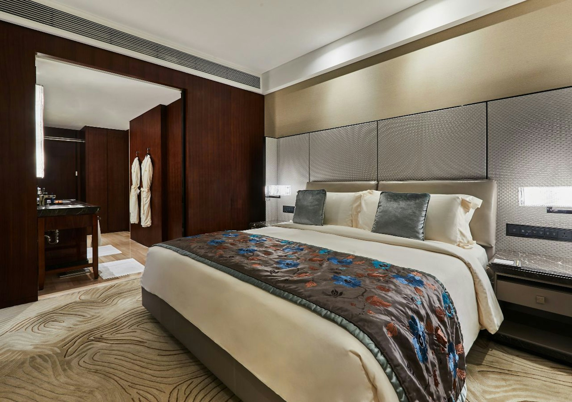 Mandarin Oriental Shanghai 19/78