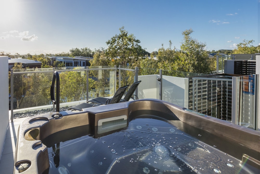 RACV NOOSA RESORT 29/74