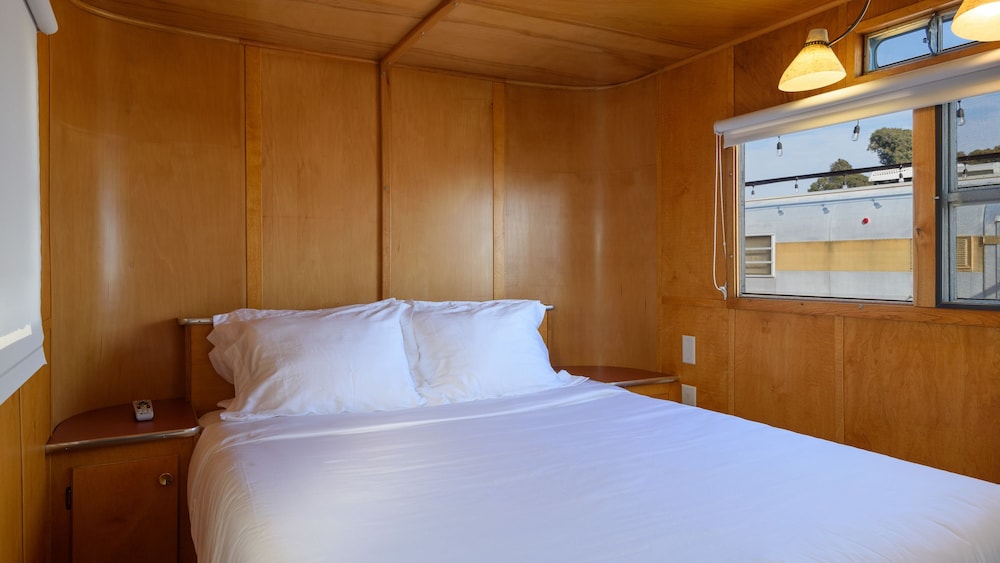 3 Bedrooms, Premium, Suite, Mansion, Single Bed, Queen Bed, Sofa