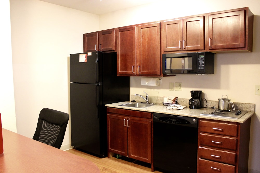 MainStay Suites Fitchburg Madison 33/44
