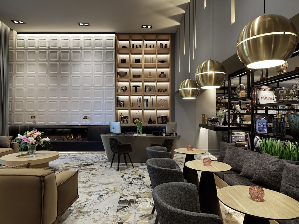 Heritage Hill Hotel 45/64
