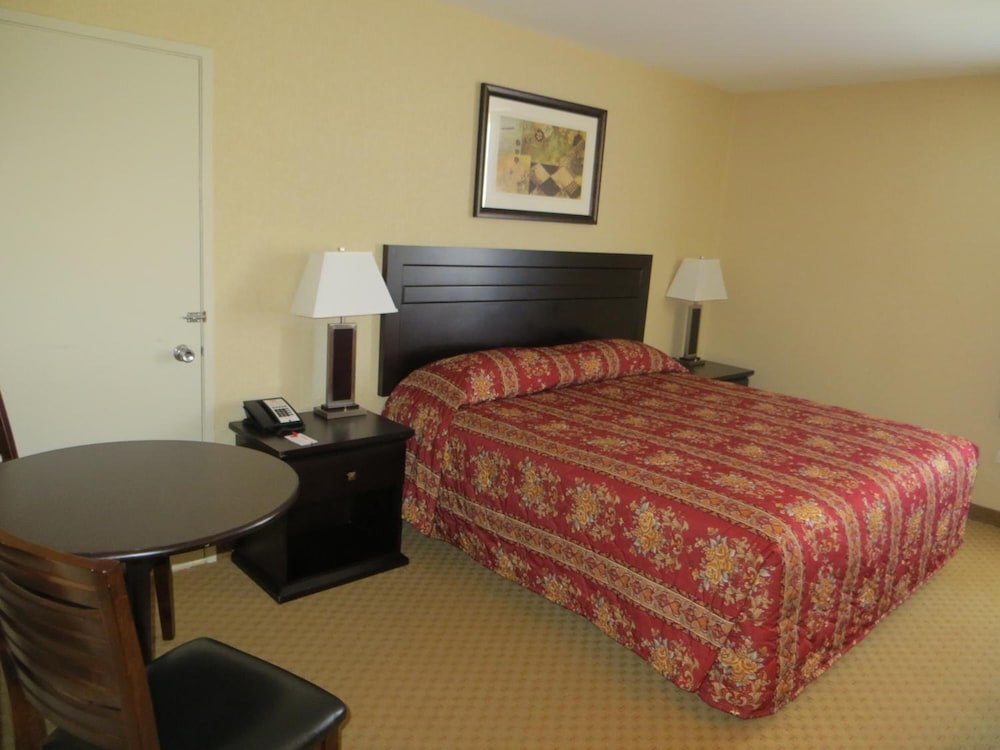 Econo Lodge Winnipeg 4/40
