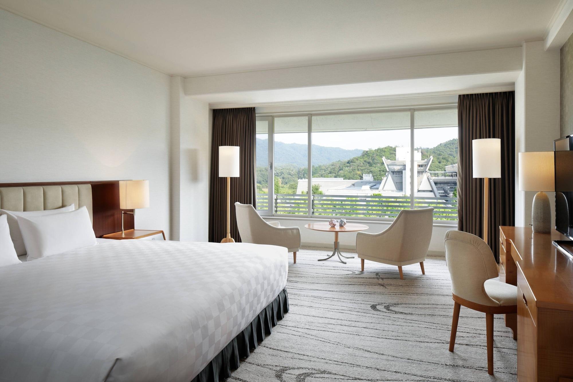 Deluxe, King Bed
