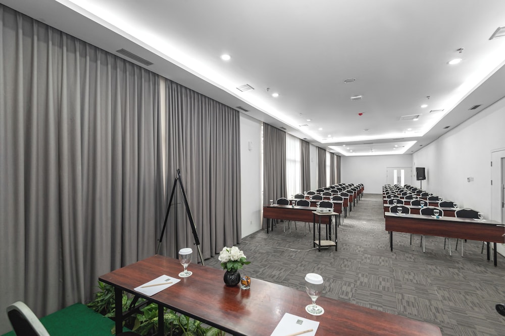 Whiz Hotel Sudirman Cilacap 52/60