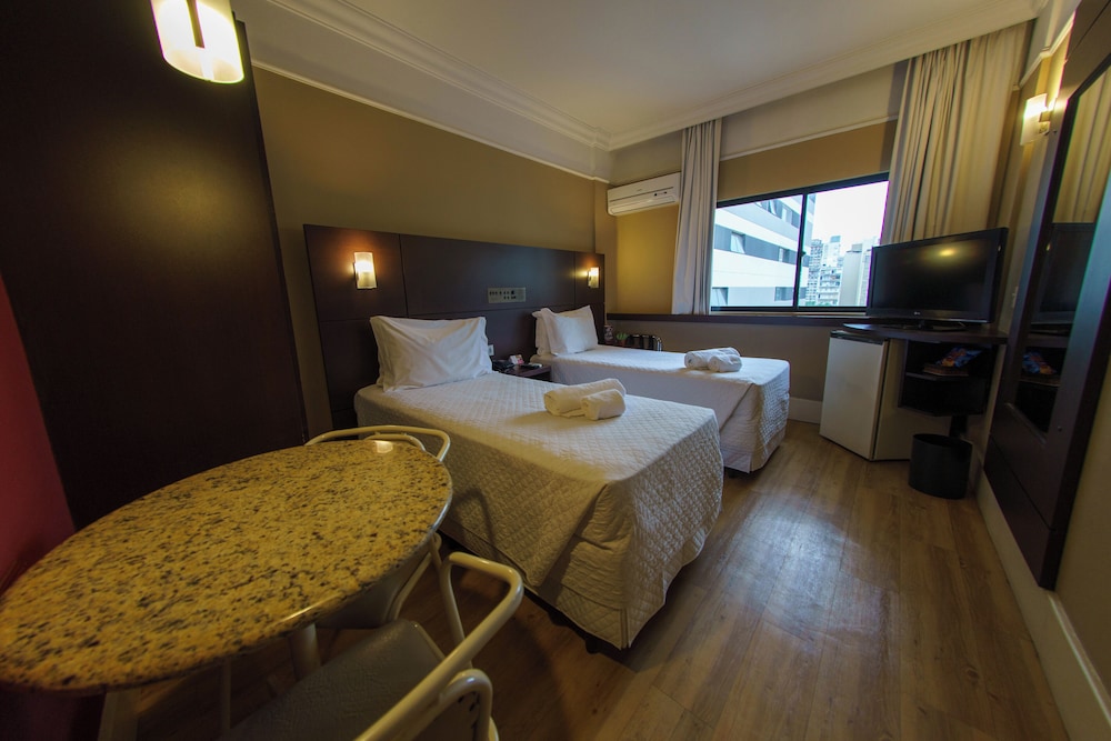 EXECUTIVE, TWIN BEDS