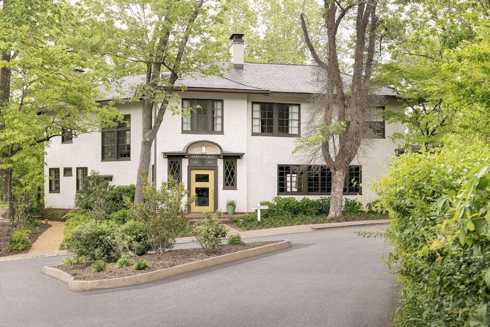 Oakhurst Inn 5/69