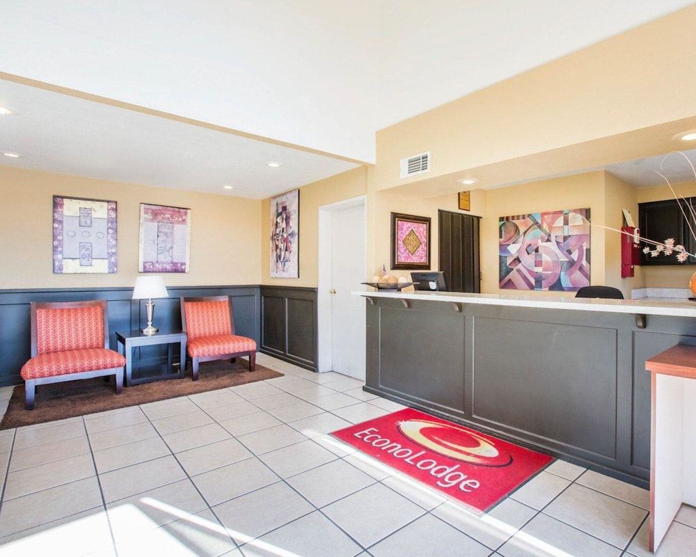 Econo Lodge Inn & Suites Lodi 15/28