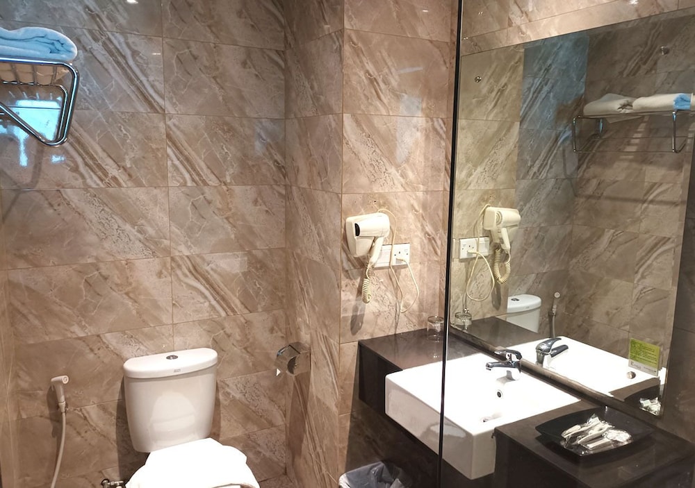 Kings Hotel Nagoya Batam 48/50