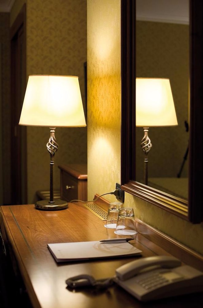 Hotel Ovest 19/34