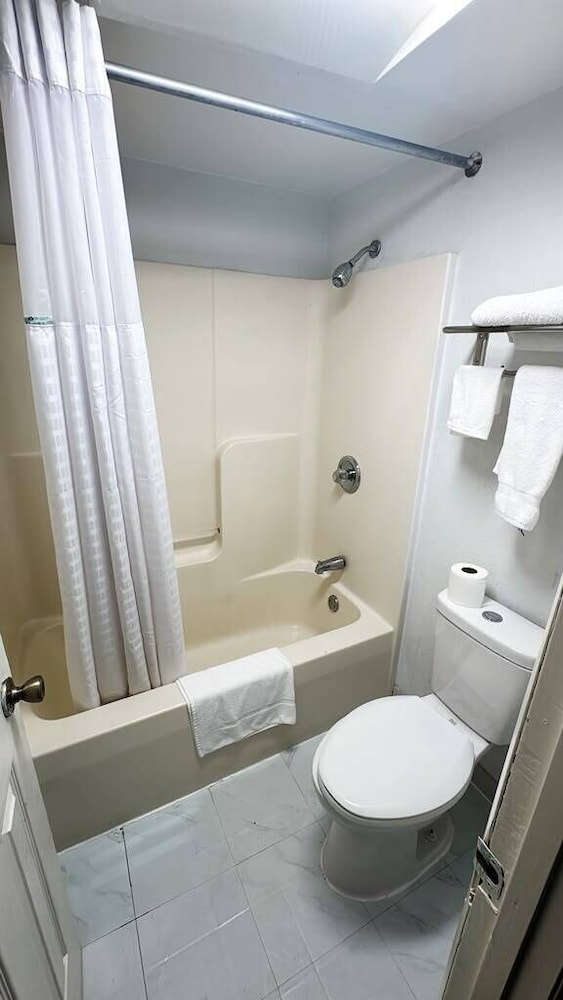Travelodge by Wyndham Salisbury MD 42/50