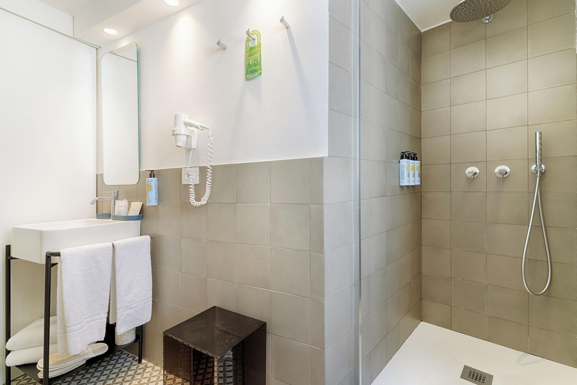 جناح جونيور بشرفة، Iblaresort 9/10