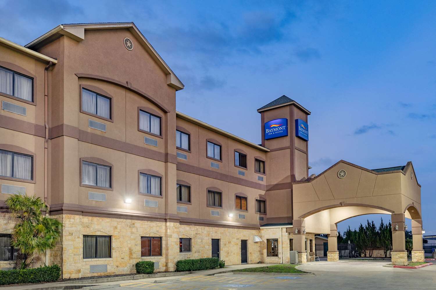 Baymont by Wyndham Cuero 3/27