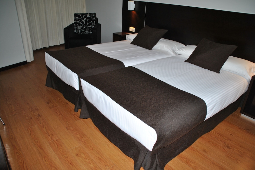 Junquera Hotel 18/40