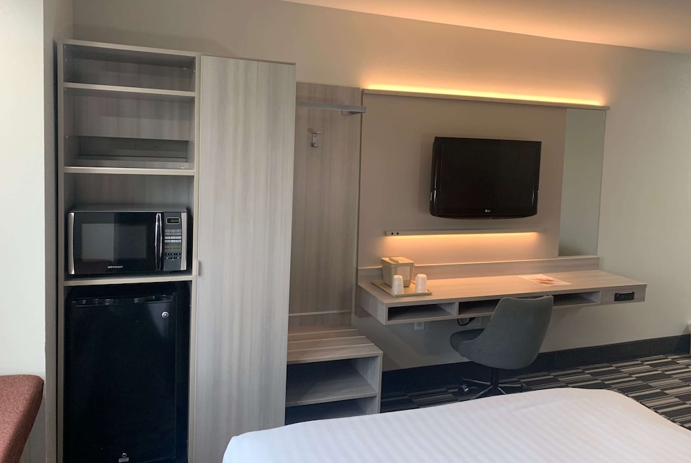 Microtel Inn & Suites by Wyndham Charlotte Airport 19/28