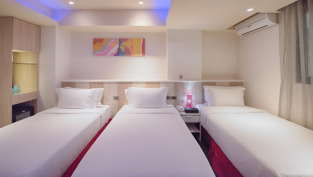 1 BEDROOM, DELUXE, TRIPLE