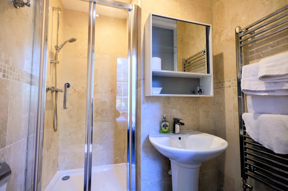 Edinburgh Holiday Guest House 30/40