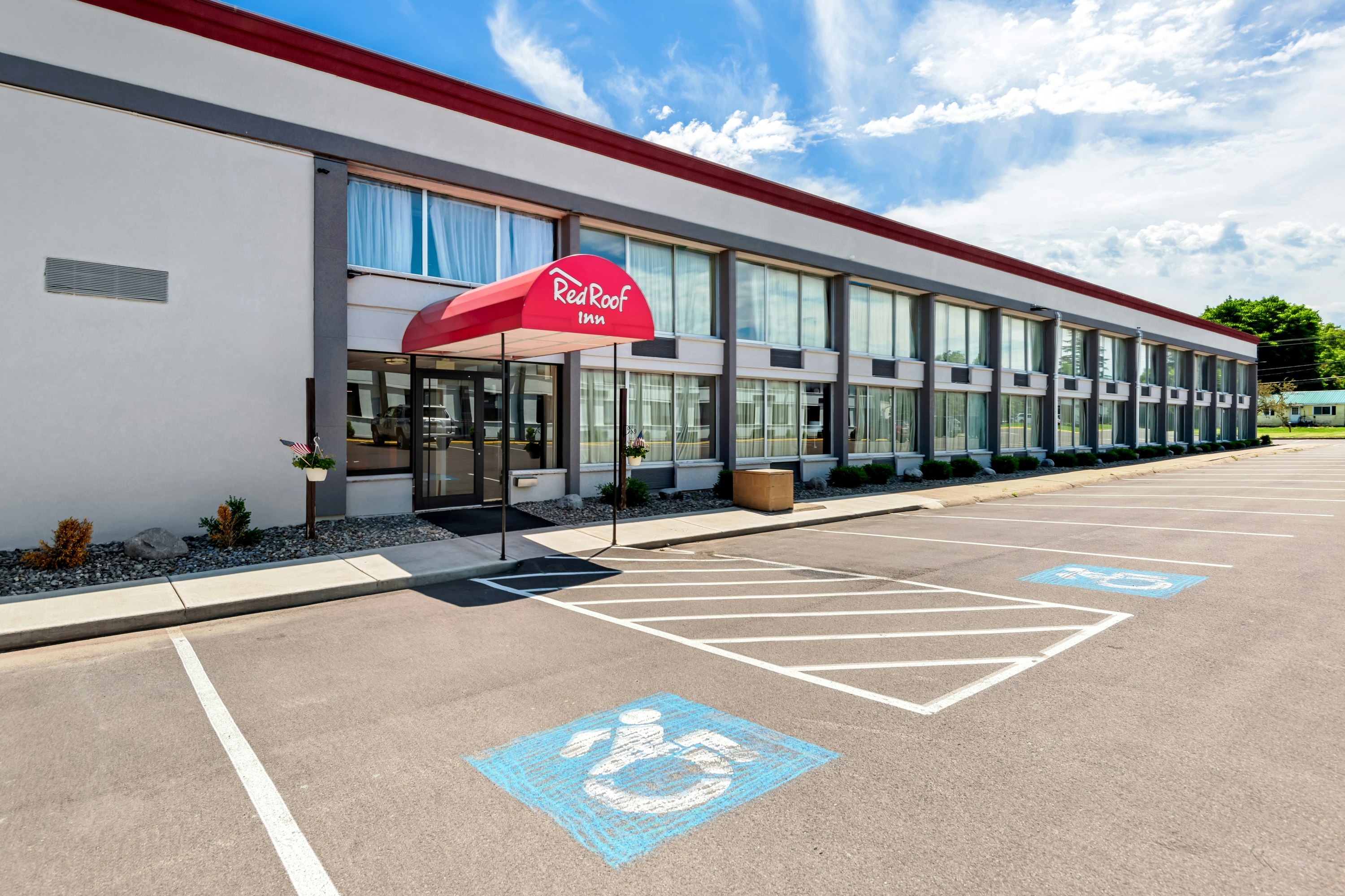 Red Roof Inn Cortland 15/21