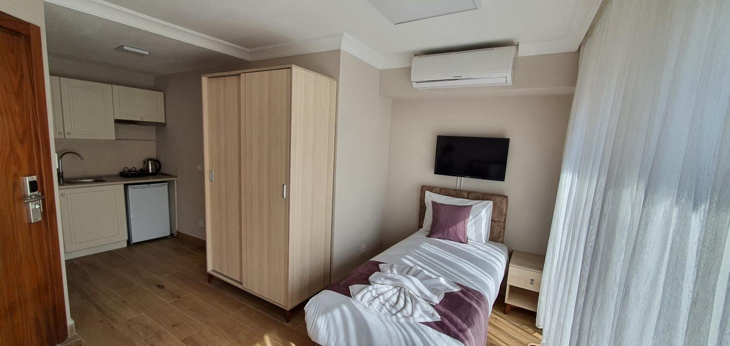 Deluxe, Apartment, Triple, Balcony, Annex, Sur Hotel 3/10
