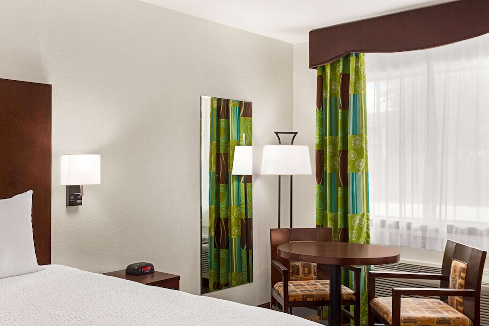 Ramada by Wyndham San Antonio Near SeaWorld/Lackland AFB 38/63